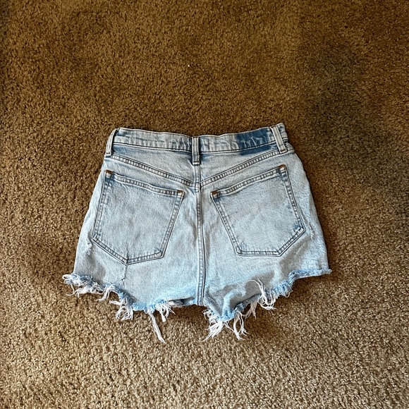 Abercrombie & Fitch Shorts size 6 “the mom” curve love - Picture 2 of 3